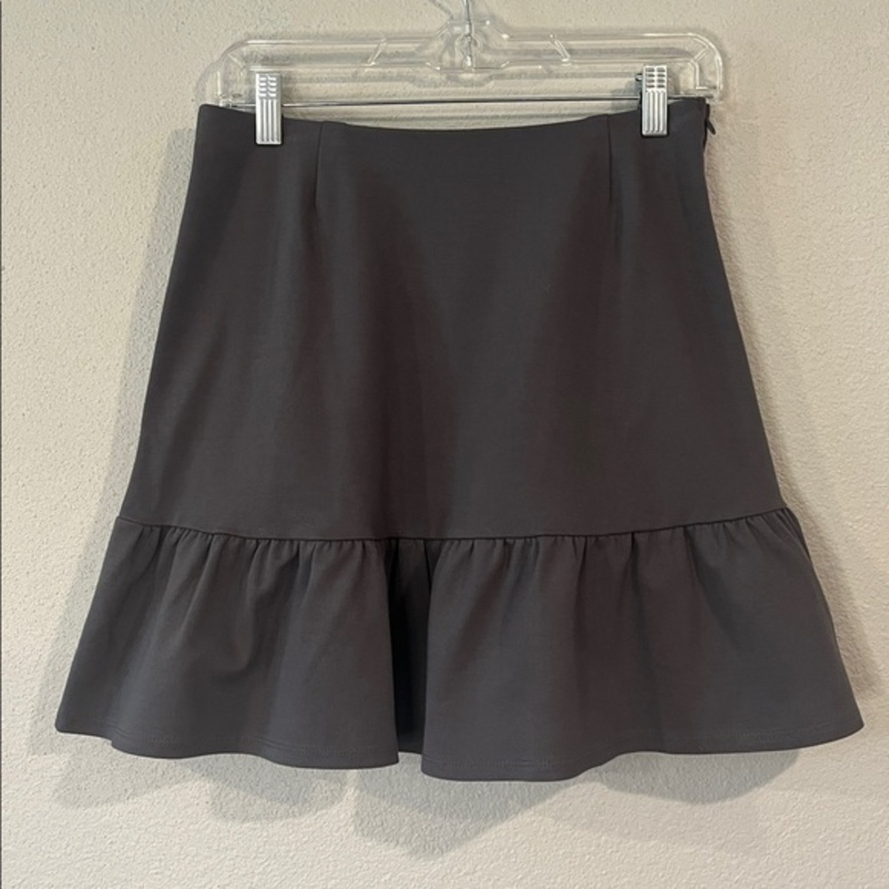 NWT Gilli ‘Tobi’ flounce hem skirt side zip ponte knit SP